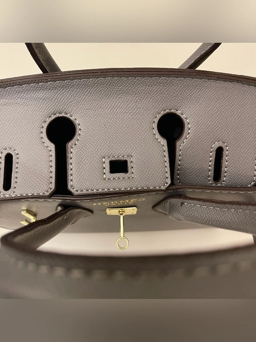 H E R M E S ~ S T Y L E - Elegant Classic Grey Trapeze Satchel – Grained Leather